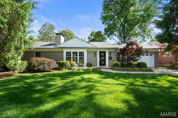 38 Whitehall Court, Brentwood, MO 63144