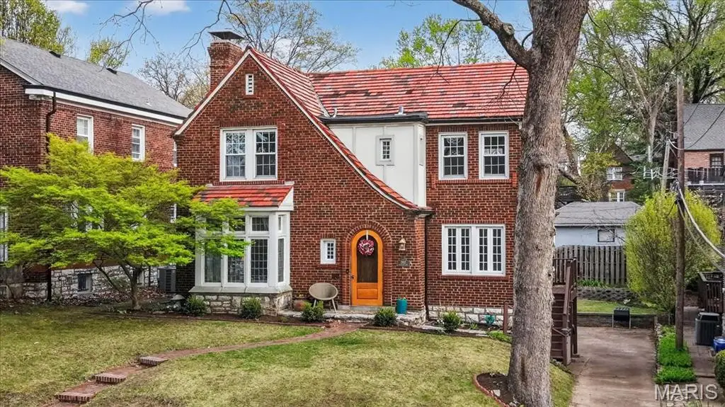 7487 Kingsbury Boulevard, University City, MO 63130 - #1