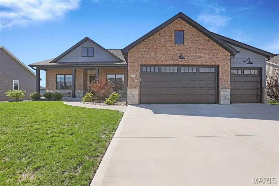 240 Meridian Oaks Drive, Glen Carbon, IL 62034 - #2
