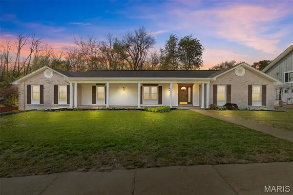 141 Greentrails Drive, Chesterfield, MO 63017