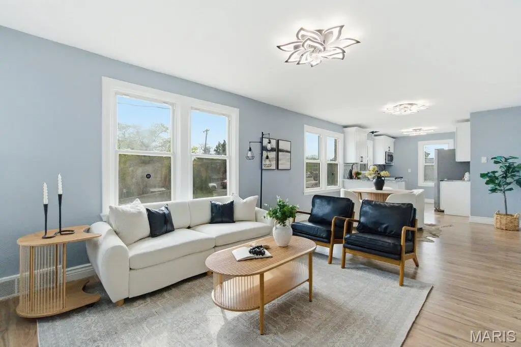 8824 Lawn Avenue, Brentwood, MO 63144 - #1