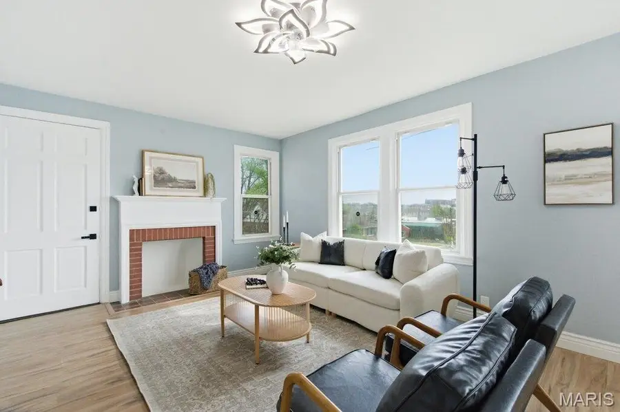 8824 Lawn Avenue, Brentwood, MO 63144 - #3