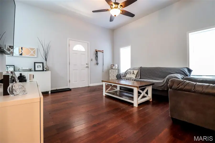 4237 Wyoming Street, Saint Louis, MO 63116 - #2