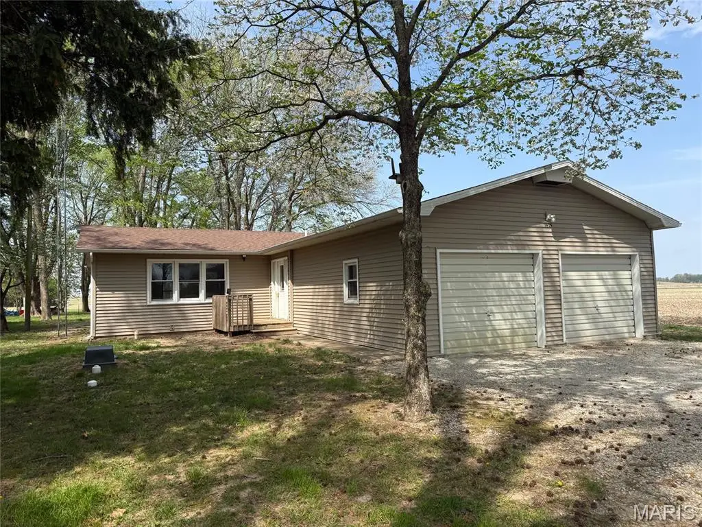 1425 N Carlyle Road, Vandalia, IL 62471 - #1