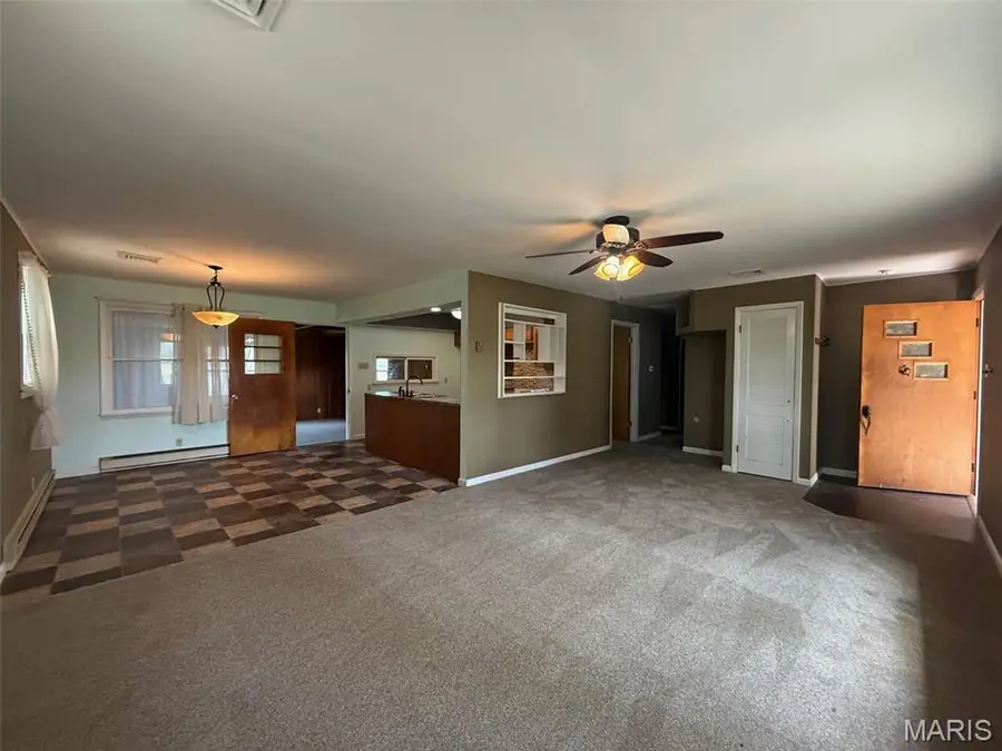 1425 N Carlyle Road, Vandalia, IL 62471 - #3