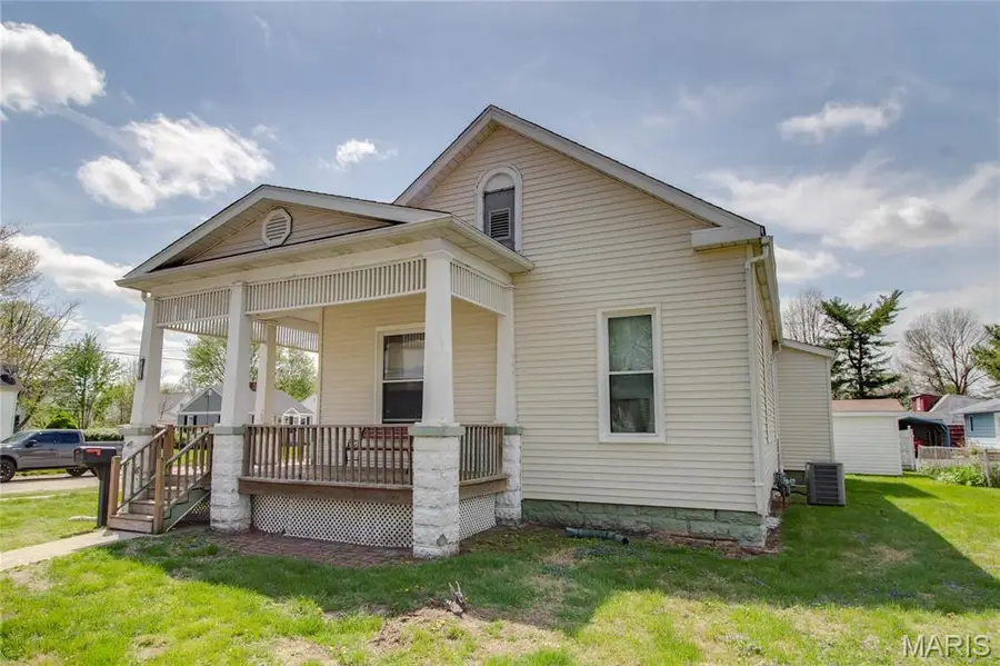 300 Clay Street, Jerseyville, IL 62052 - #2