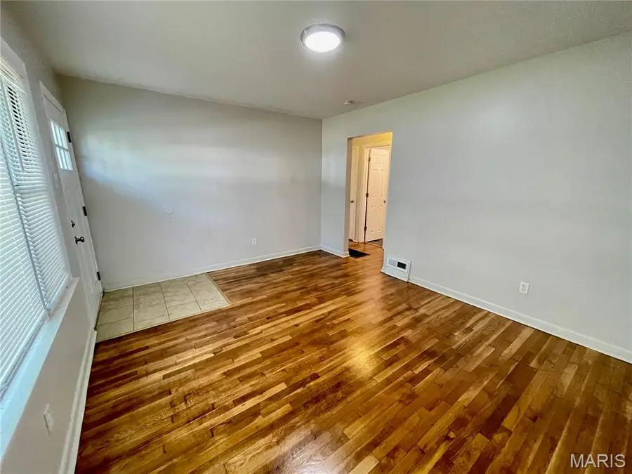 10121 Baron Drive, Saint Louis, MO 63136 - #2