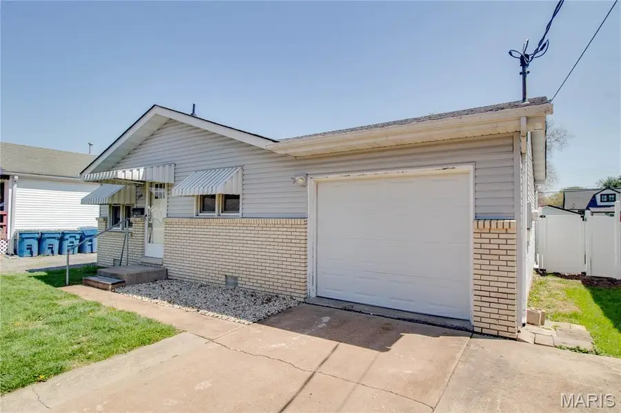 523 Park Drive, Bethalto, IL 62010 - #2