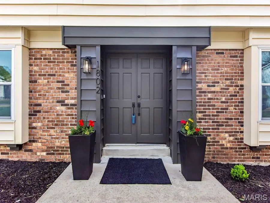 1802 Chelmsford Court, Saint Louis, MO 63146 - #3