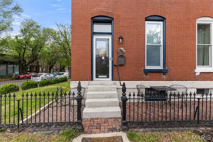 2869 Missouri Avenue, Saint Louis, MO 63118 - #3