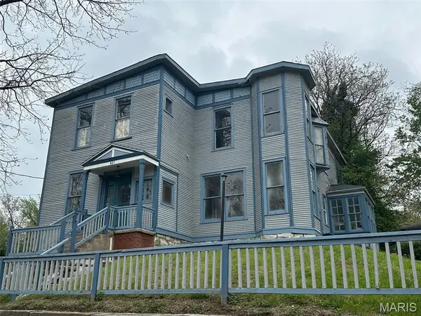 821 Alby Street, Alton, IL 62002