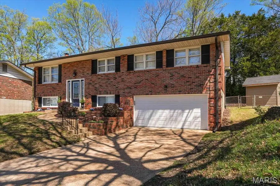 3201 Yorkchester Drive, Saint Louis, MO 63129 - #2