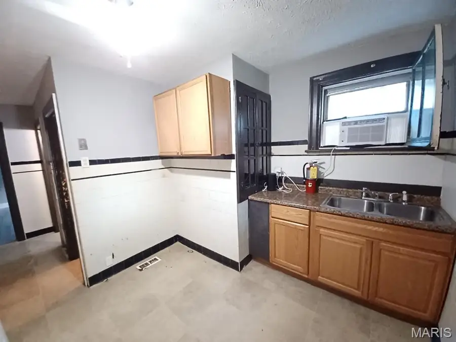 8328 Strathmore Place, Jennings, MO 63136 - #2