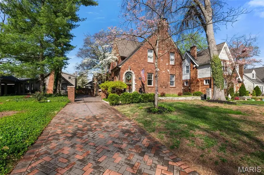 121 Parkland Avenue, Glendale, MO 63122 - #2