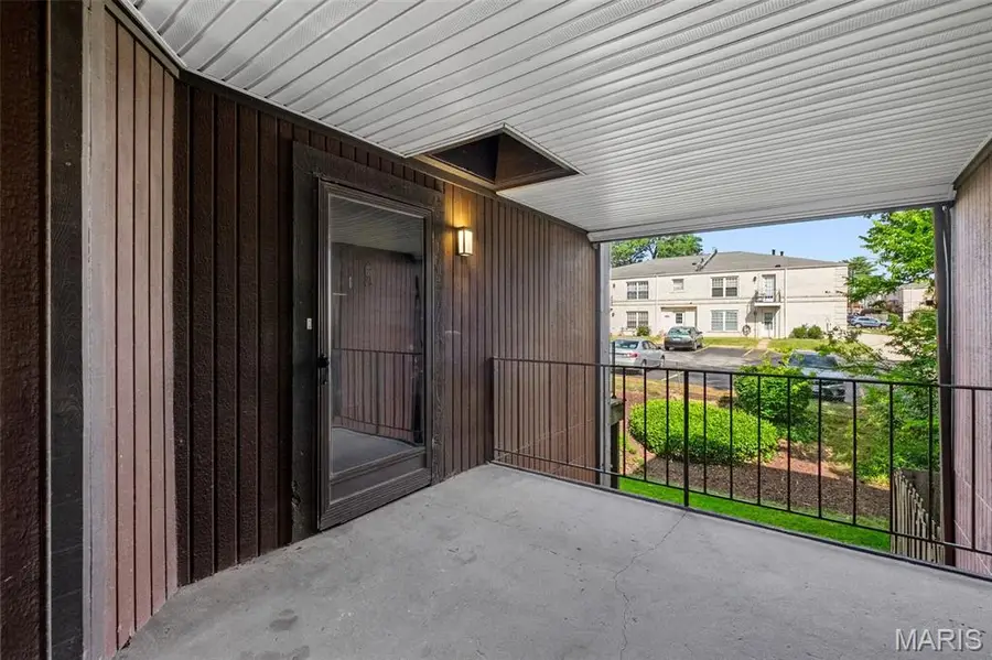 1084 Mersey Bend Drive #F, Saint Louis, MO 63129 - #2