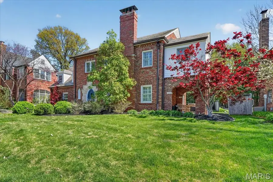 7801 Davis Drive, Saint Louis, MO 63105 - #2