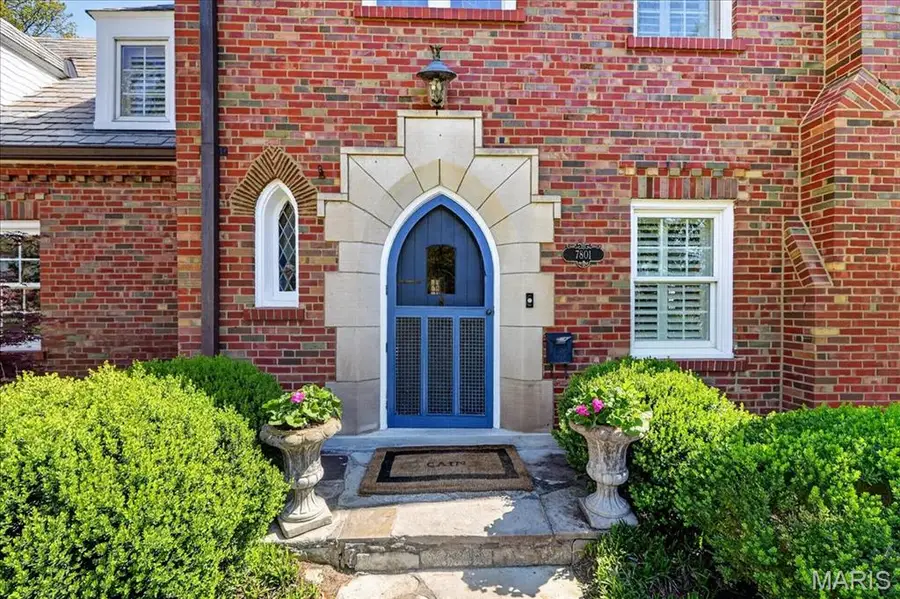 7801 Davis Drive, Saint Louis, MO 63105 - #3