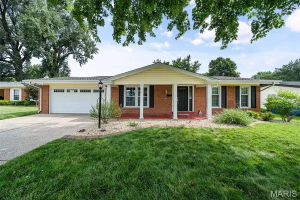731 Carriage Lane, Hazelwood, MO 63042