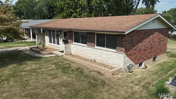 1445 Bobbinray Avenue, Florissant, MO 63031