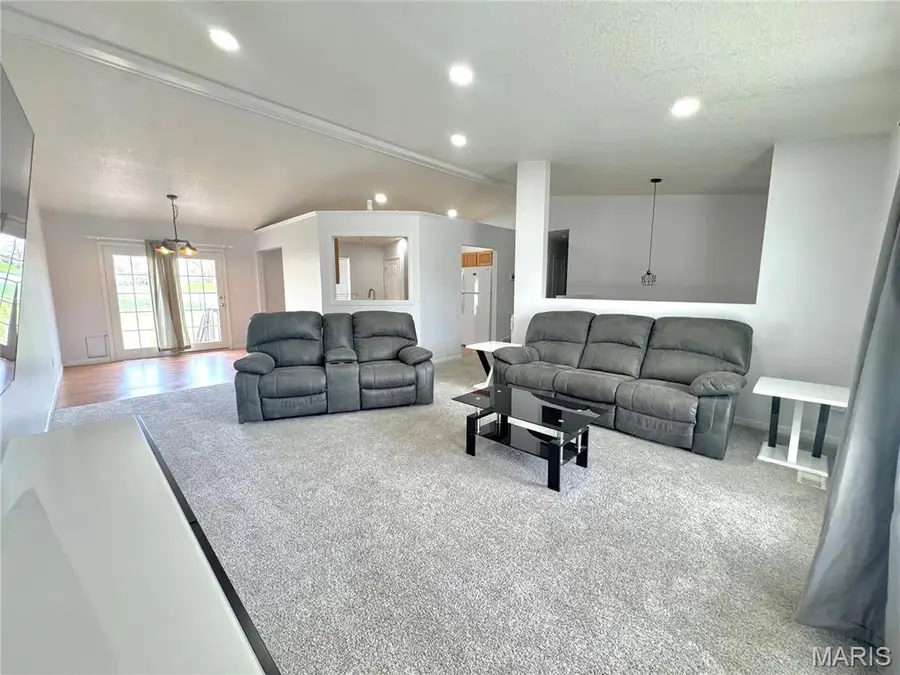 612 Clover Road, Hannibal, MO 63401 - #3