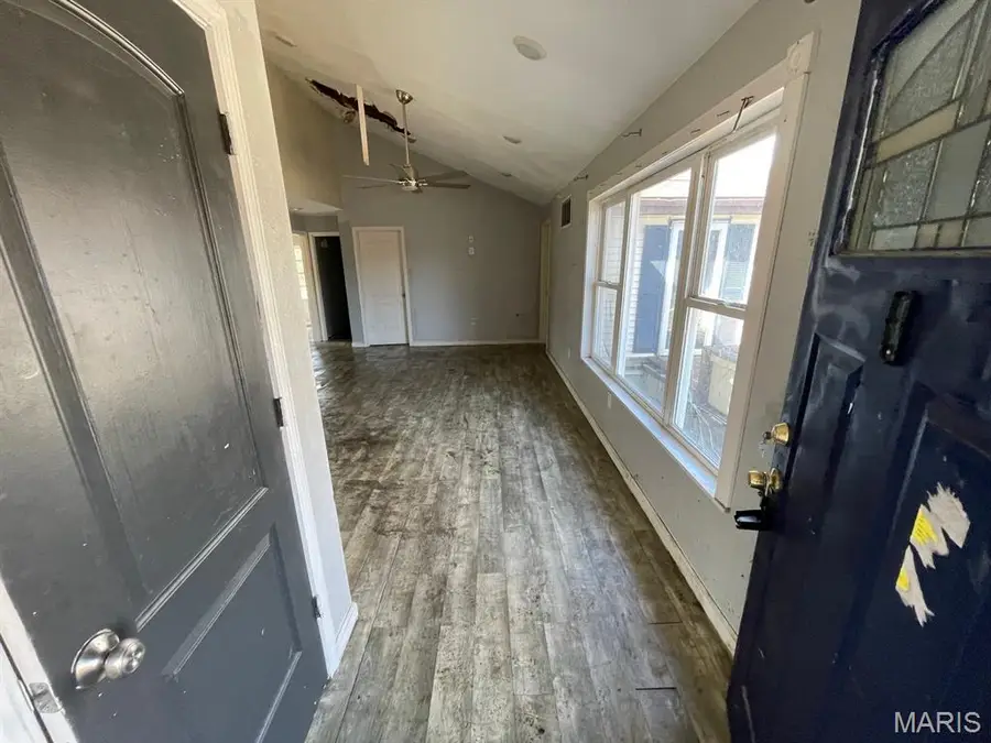 711 W Country Lane, Collinsville, IL 62234 - #3