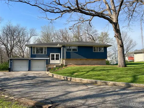 47 Smoke Tree Road, Hillsboro, IL 62049