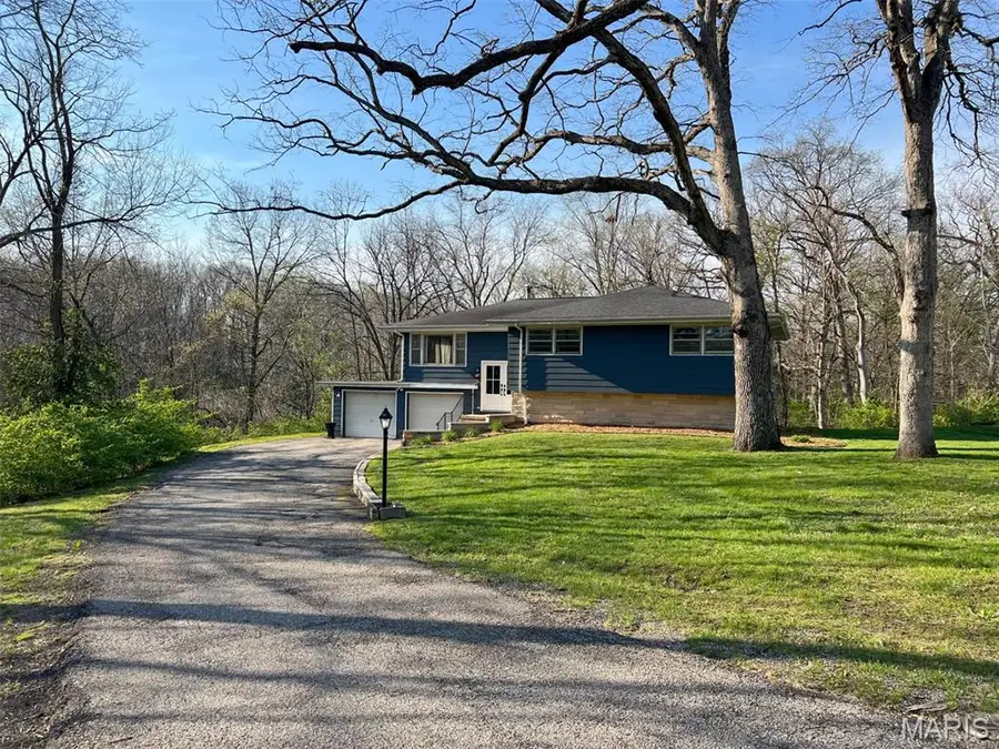 47 Smoke Tree Road, Hillsboro, IL 62049 - #2