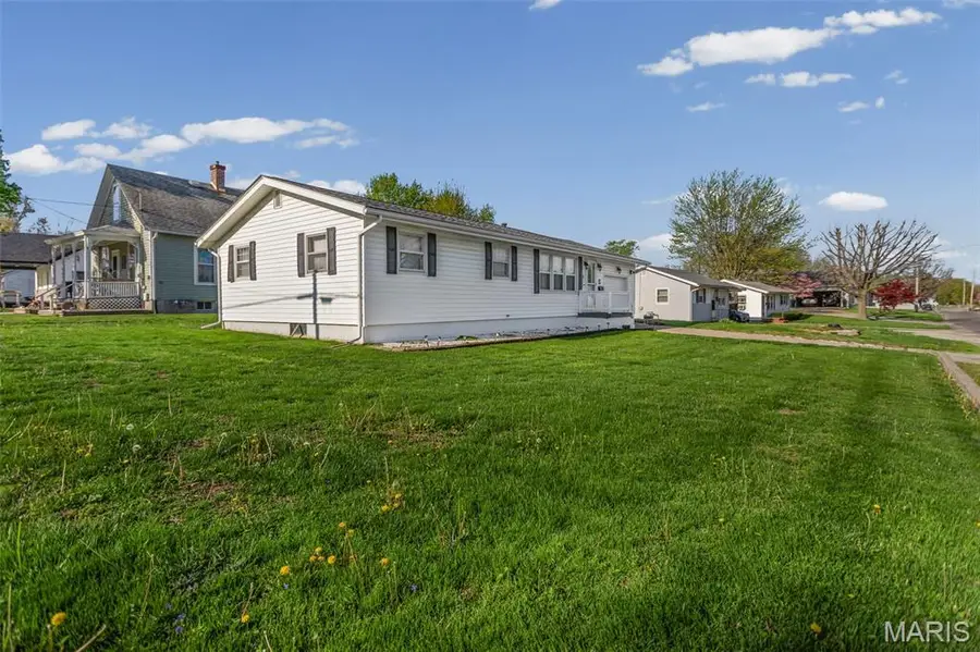 400 Easton Avenue, Jerseyville, IL 62052 - #3