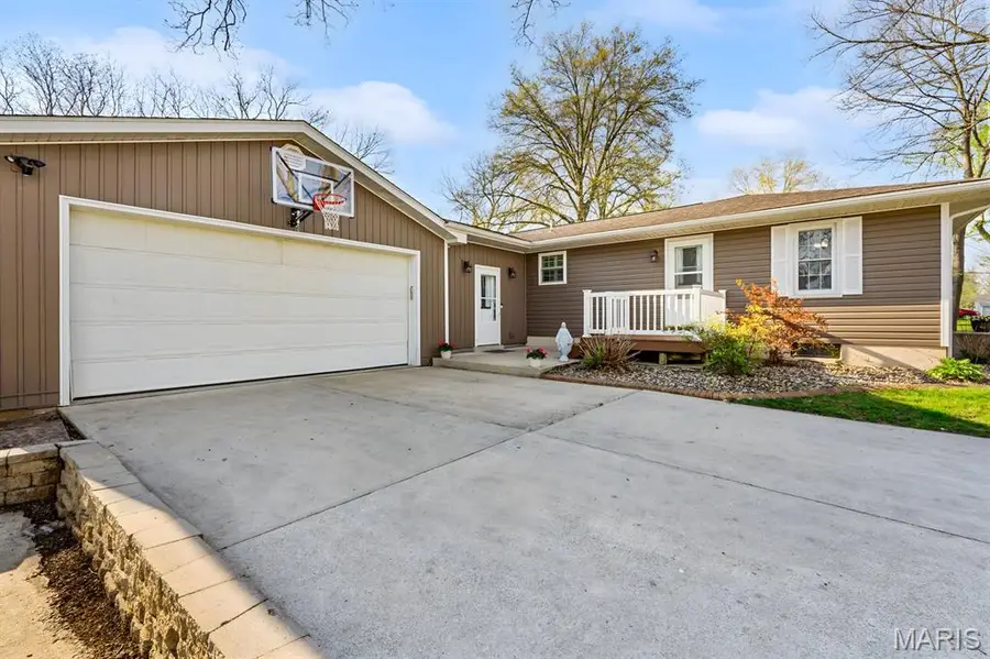 3 N High Street, Smithton, IL 62285 - #3