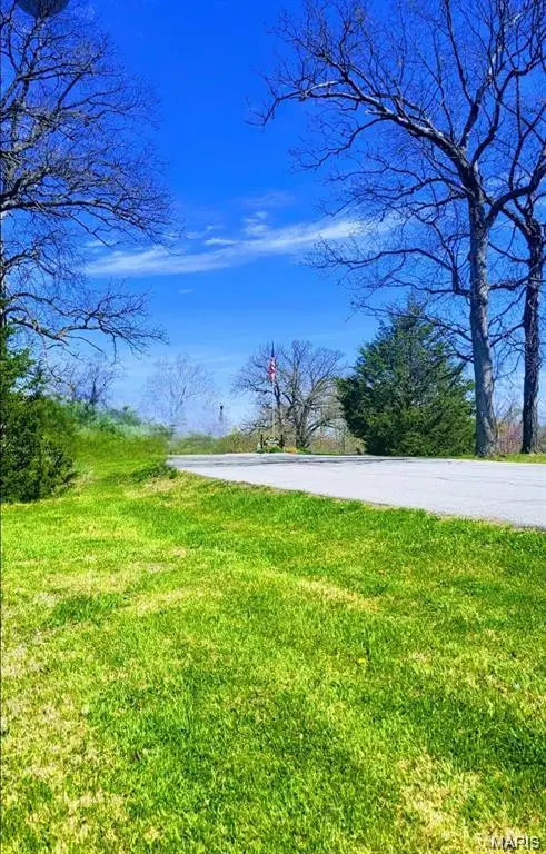 810 Whitcomb Woods Drive, Troy, MO 63379