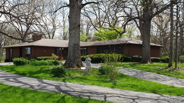 17466 Lageman Lane, Brighton, IL 62012