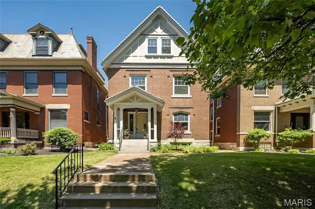 6179 Kingsbury Avenue, Saint Louis, MO 63112 - #1