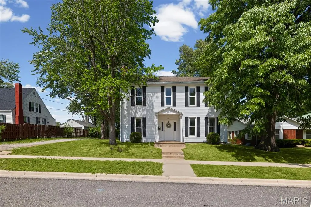 173 W Lebanon Street, Nashville, IL 62263 - #1