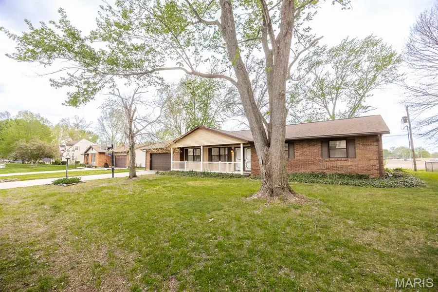 717 Knipp Avenue, Mascoutah, IL 62258 - #2