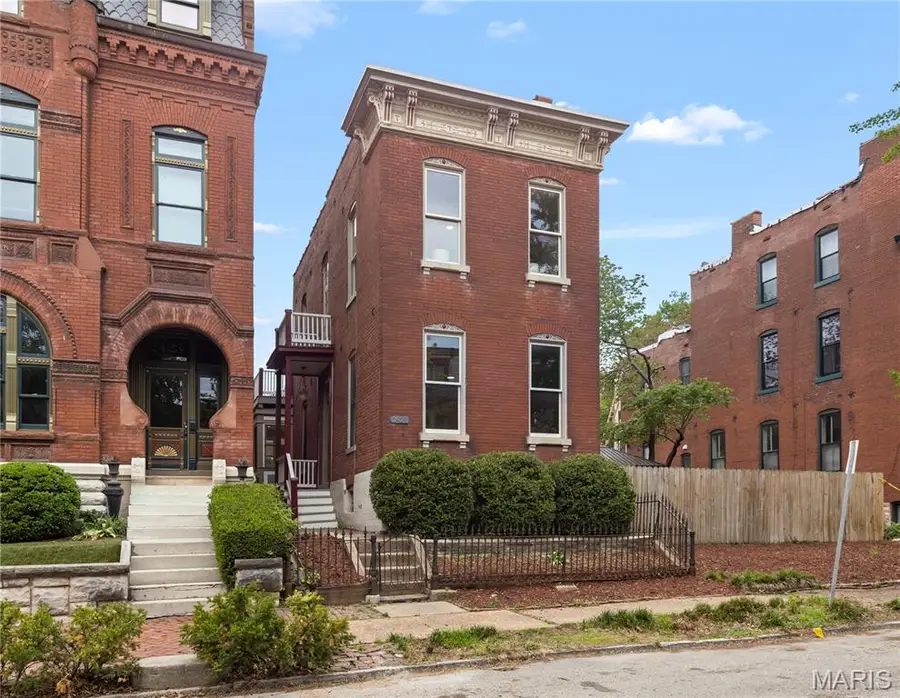 2421 S 13th Street, Saint Louis, MO 63104 - #2