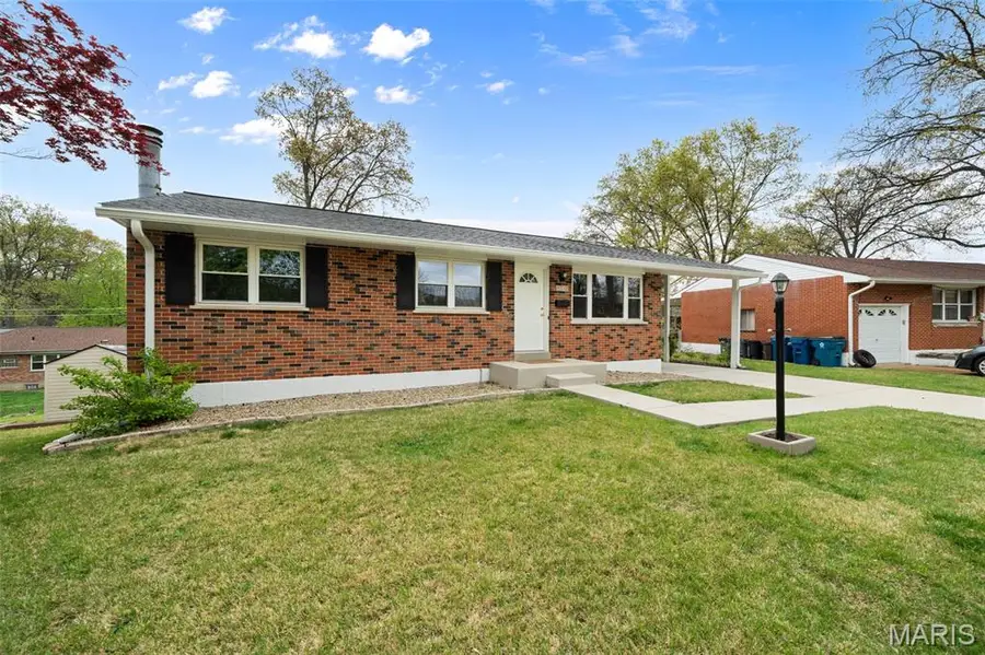 8352 Lonkar Drive, Saint Louis, MO 63123 - #3