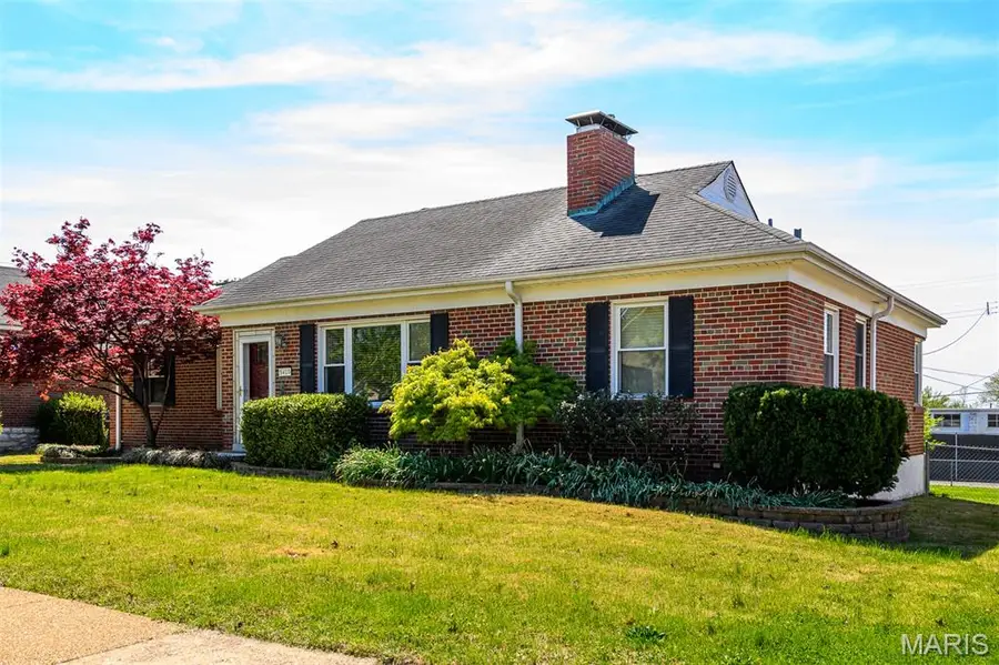 5410 Lindenwood Avenue, Saint Louis, MO 63109 - #3