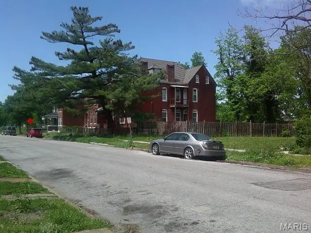 3237 Barrett Street, Saint Louis, MO 63107 - #2