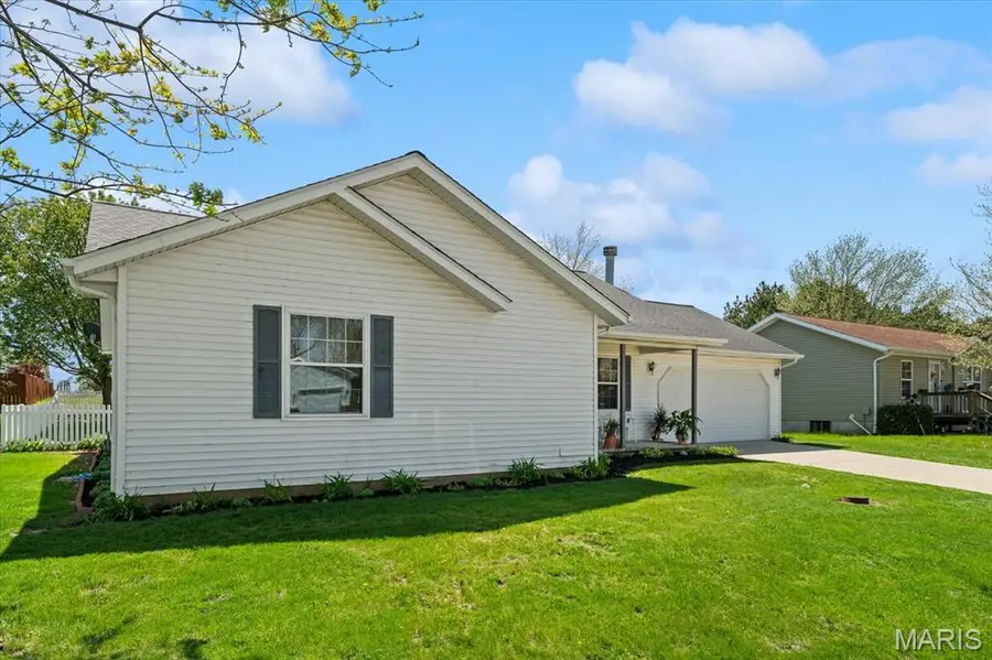 120 E Hunters Ridge, Valmeyer, IL 62295 - #2