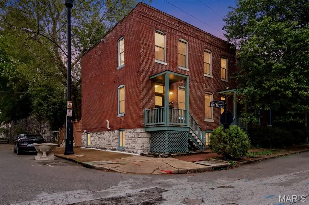 1200 Mackay Place, Saint Louis, MO 63104 - #1