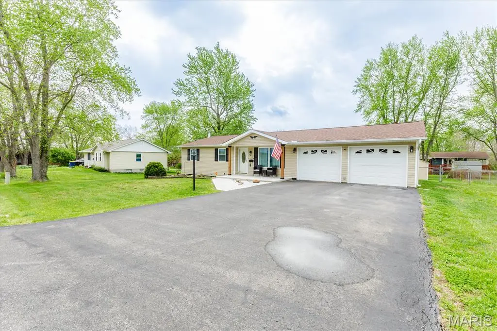 910 Center Street, Warrenton, MO 63383 - #1