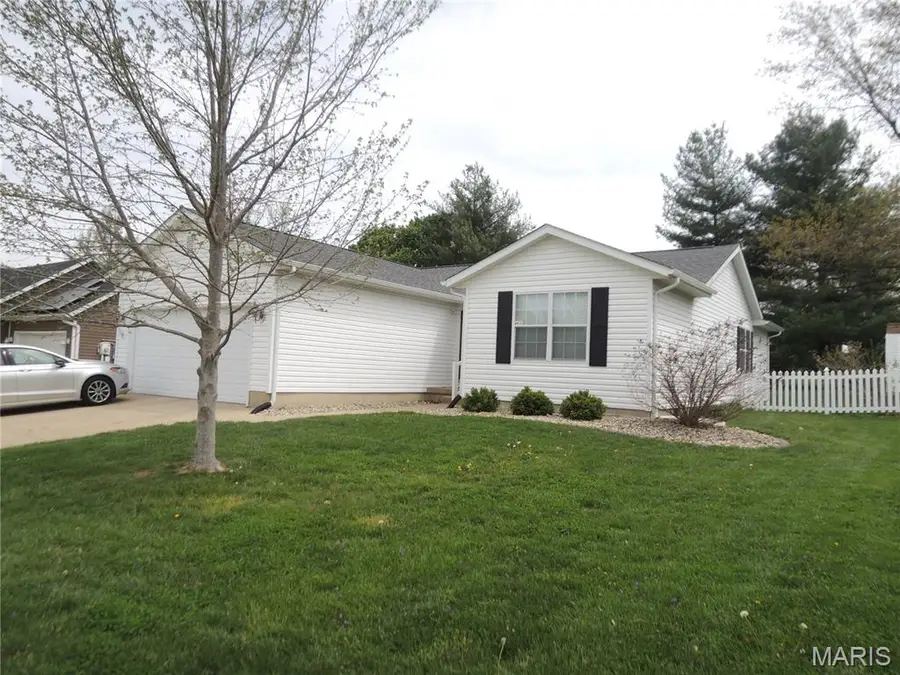 702 Pecan Street, Greenville, IL 62246 - #2