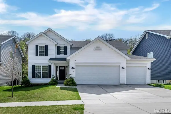 732 Fox Creek Drive, Fenton, MO 63026