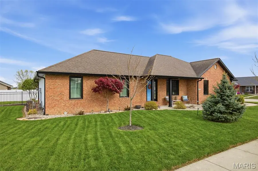 13976 Lincoln Drive, Breese, IL 62230 - #2