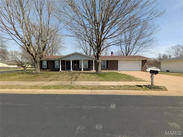 2824 Olde Greenwich Drive, St Charles, MO 63301