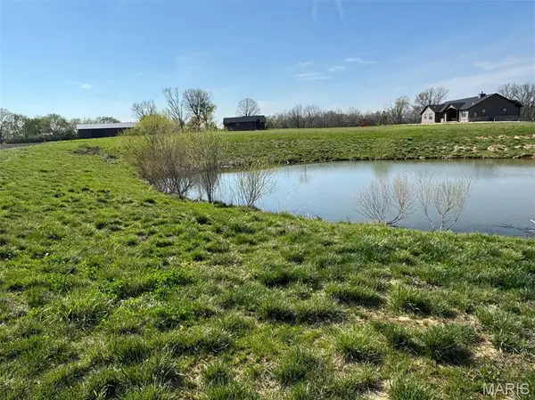 12666 Harvest View Lane, Highland, IL 62249