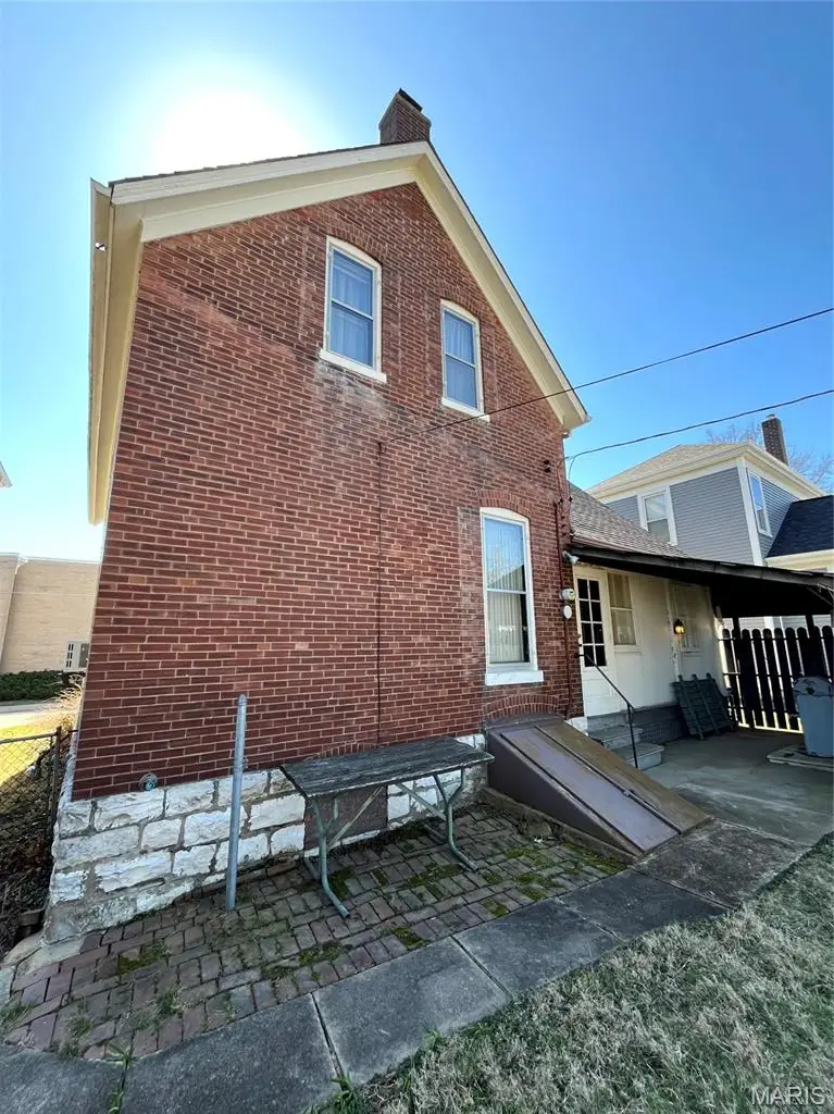 405 N Kingshighway Street, Saint Charles, MO 63301 - #2