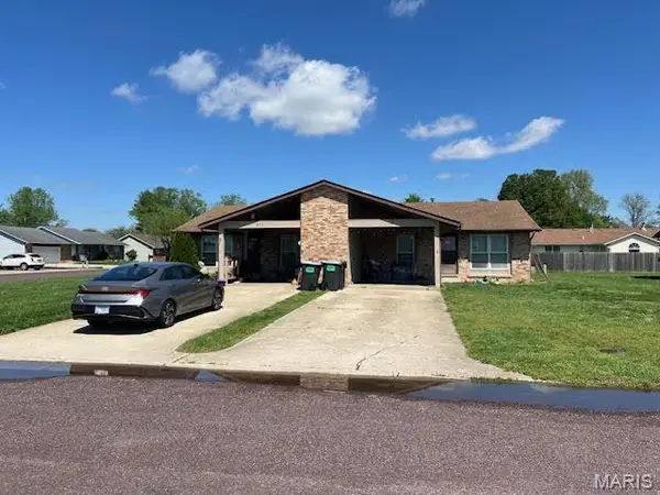 303 Aaron Court #A & B, Mascoutah, IL 62258