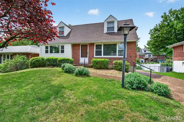 8735 Glenwood Drive, St Louis, MO 63126