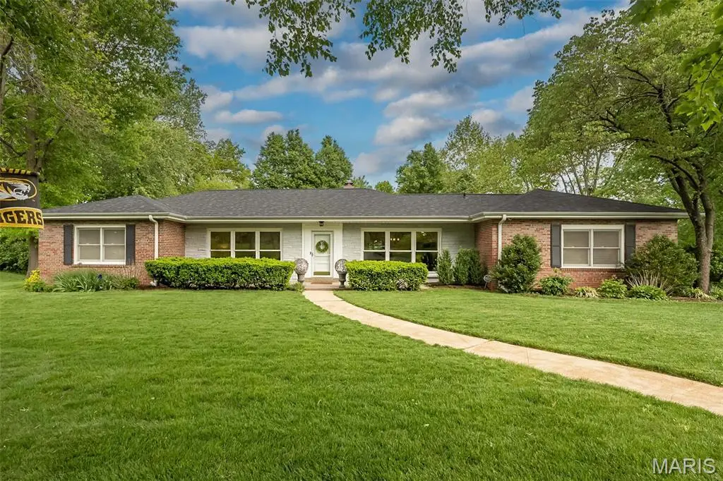 7 Kingston Manor Drive, Ladue, MO 63124 - #1